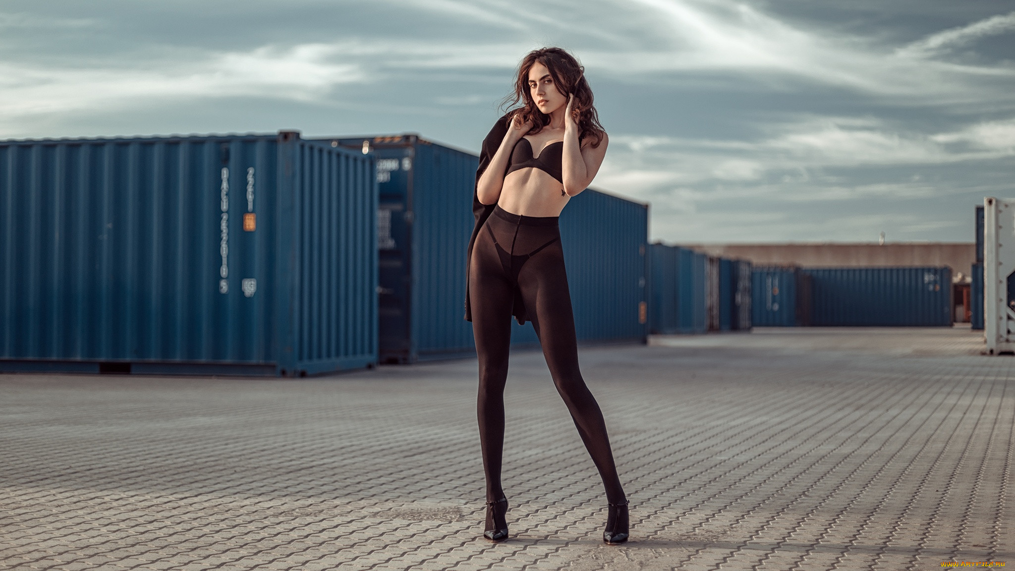 julia mamos, , - ,  , , 